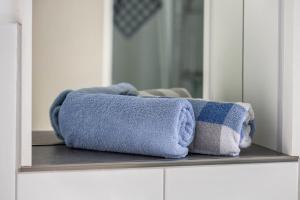 a pile of towels sitting on a shelf in front of a mirror at Schweden Apartment in Kerken +15 photos