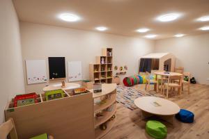 a room with a classroom with a table and chairs at Valentinerhof Apt Terra in San Michele