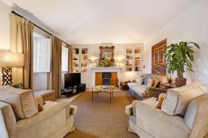 a living room with two couches and a fireplace at Liberal Wing Villa in Portimão