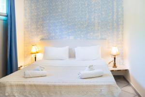 a bedroom with a bed with two towels on it at Elysium in Glinádhon