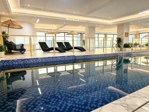 Amanda Hotel 堆谷里酒店 में या उसके करीब स्विमिंग पूल