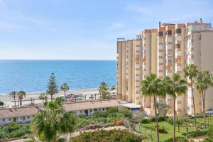 a view of a hotel and the beach at Apto Urb Centro Internacional A117 in Torrox