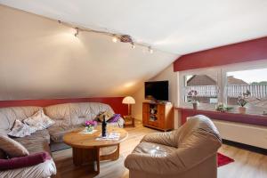 a living room with two couches and a table at Ferienwohnung Triska in Balve