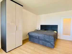 a bedroom with a blue bed and a closet at 307 im Lord Nelson in Cuxhaven