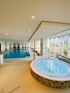 a large swimming pool with a large blue tub at 307 im Lord Nelson in Cuxhaven