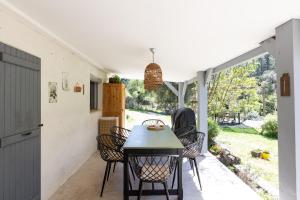 a kitchen with a table and chairs on a patio at Santa Maria in Manso