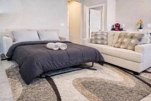 a bedroom with a bed and a couch at Spacious Desert Suite Minutes to Phoenix Fun - Pet Friendly! in Avondale