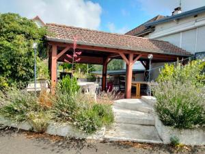 a pavilion in a garden with plants at Au Nid Douillet in Bourges
