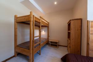 a bedroom with two bunk beds in a room at Shamrock 2B in Tignes