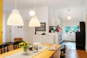 a kitchen and dining room with a table and chairs at Ferienhaus Neudorf in Varel