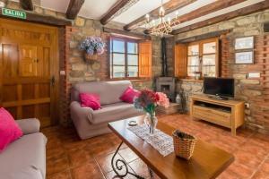 a living room with a couch and a table at Apartamento Juntana 1 in Villacarriedo