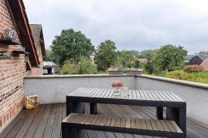 a wooden deck with a table on a balcony at Lieblingsgast in Klötze