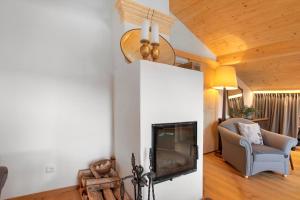 a living room with a television and a couch at Haus Alpenveilchen - Appartement 4 in Schönau am Königssee