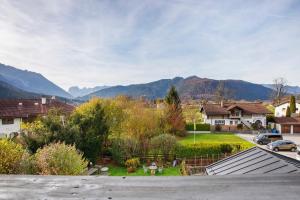 a view of a yard with mountains in the background at Haus Alpenveilchen - Appartement 4 in Schönau am Königssee