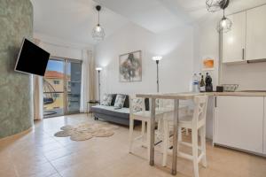 a kitchen and living room with a table and a couch at vv Sueño Del Mar in Costa de Antigua