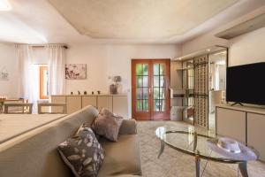 a living room with a couch and a glass table at Lola Home Brenzone in Brenzone sul Garda