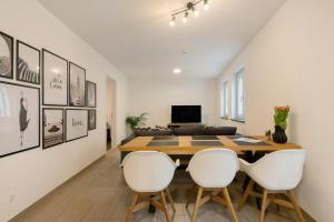 a dining room with a table and four chairs at Wohnung 4 Rosenstraße in Cham