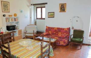 a living room with a couch and a table at Gîte Clarisse, piscine, animaux, pk in Allemagne-en-Provence