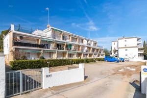 an apartment building with a fence in front of it at Bella mar in L'Escala