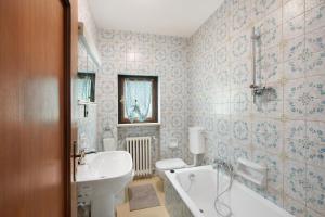 a bathroom with a tub and a sink and a toilet at Maison La Truite in Morgex +36 photos