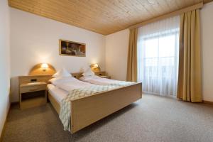 a bedroom with a large bed and a window at Apartment Dolomitenblick in Mühlbach