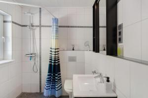 a bathroom with a shower and a sink at Ferienwohnung Kupfer in Niestetal +24 photos