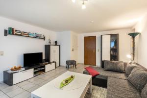 a living room with a couch and a table at Ferienwohnung Boddenberg in Waldbröl
