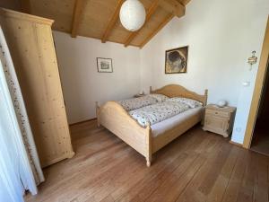 a bedroom with a bed and a wooden floor at Mendelhaus in Mendola