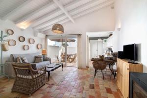 a living room with a couch and a table at Casa de Benafim 1 in Benafim