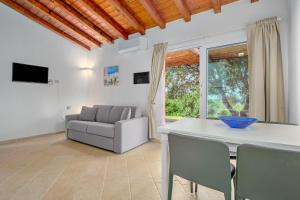a living room with a table and a couch at Stazzu Gallurese in Olbia