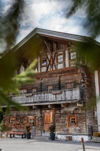 a log cabin with a balcony on the side of it at Apartment Kracherlemoos in Seefeld in Tirol