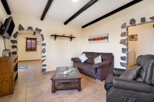 a living room with two couches and a coffee table at Casa Andrea in Tacoronte