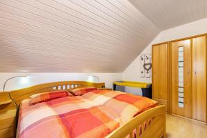 a bedroom with a bed with a colorful comforter at Ferienwohnung Luri in Gangelt