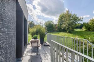 a balcony with a table and chairs on a fence at Landtraum 17 in Wittenhofen