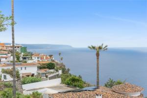 a view of the ocean from a villa at Casa Mara in Sauzal