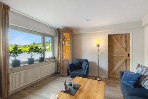 a living room with a table and a window at Ferienwohnung Dorlar in Schmallenberg