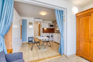 a living room and kitchen with a table and chairs at Les Saules in Le Grau-dʼAgde +15 photos