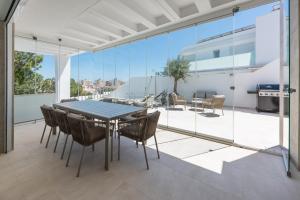 a dining room with a table and chairs on a balcony at Casa Blanca in Torre del Mar