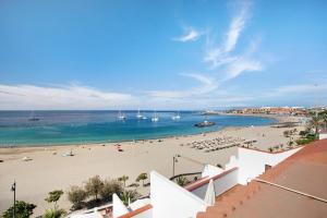 a view of a beach with people and the ocean at Las Fuentes in Arona