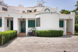 a white house with bikes parked in front of it at Casa do Ouriço - Cabanas Tavira in Tavira