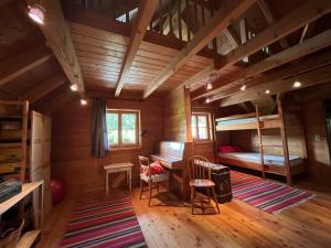 a room with two bunk beds and a desk at Ferienwohnung am Hirschenmoor in Breitnau