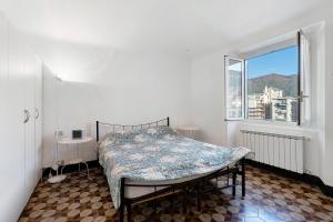 a bedroom with a bed and a window at Casa Terrazza Marino in Levanto