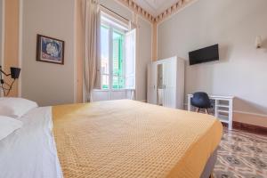 a bedroom with a large bed and a window at Epoque in Messina