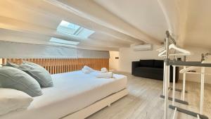 a bedroom with a bed and a couch at El racó del Mas in Canet de Mar