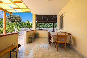 a dining room with a table and chairs at Villa Minetta in Leporano Marina