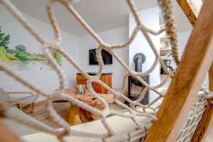 a living room with a table and a fireplace on a boat at Ferienwohnung Fliess in Neuendorf am See