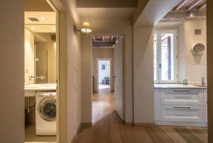 a kitchen with a washer and dryer in a house at Radicondoli House in Radicondoli