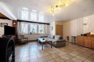 a living room with a couch and a tv at Ferienwohnung Wiesental in Meisburg
