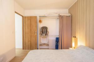 a bedroom with a bed and a closet at L'instant fleuri in Saint-Hippolyte