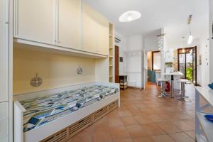 a large kitchen with a large bed in a room at Kai Mālie Villasimius in Villasimius
